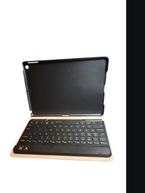 Ipad 10.2 Bluetooth Tablet Keyboard Case in Rose Gold.